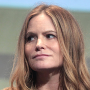 Jennifer Jason Leigh