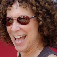 Rhea Perlman
