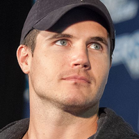 Robbie Amell